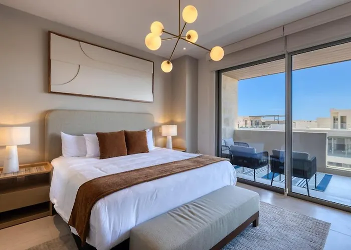 Luxury Cabo With Multiple Pools, Pickleball, Gym & Rooftop Ferienhaus